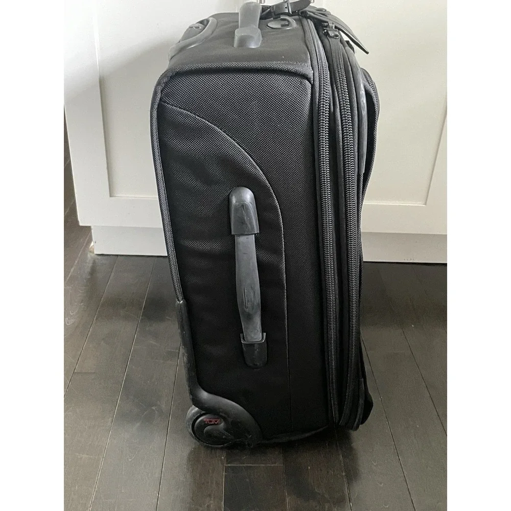 Tumi Carry On Luggage SuitCase Black Business Travel Men Expandable